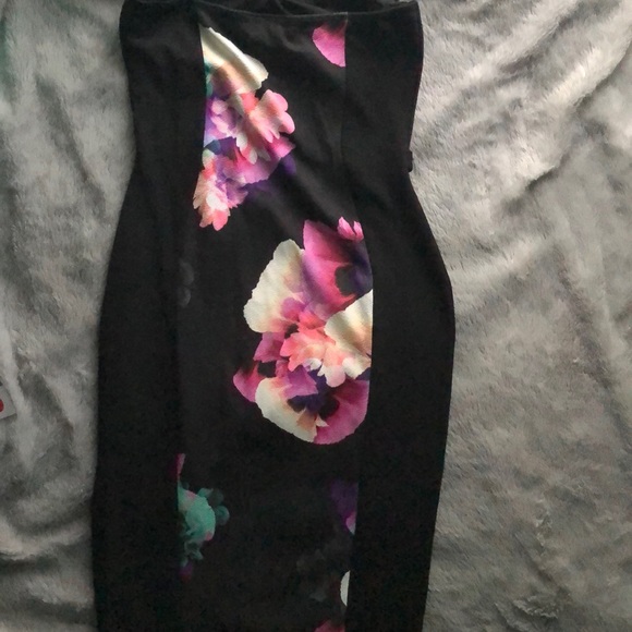 Dress - Picture 3 of 4